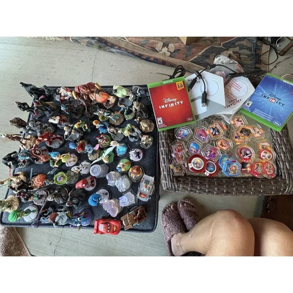 Huge Disney Infinity Xbox One Bundle – 60+ Figures, 2 Games & 2 Bases